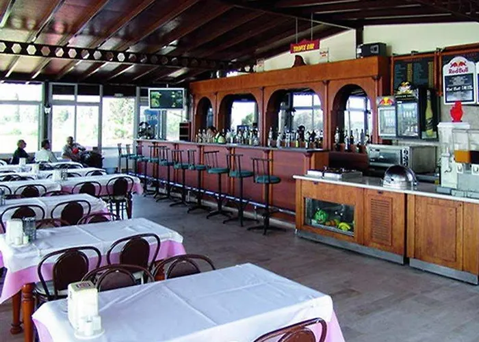 מלון Golden Sunset טורגוטריס